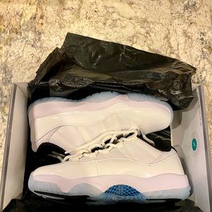 Jordan 11 low Legend Blue sz 9.5
